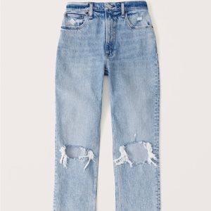 A&F Curve Love Ultra High Rise 90’s Straight Jean Size 26